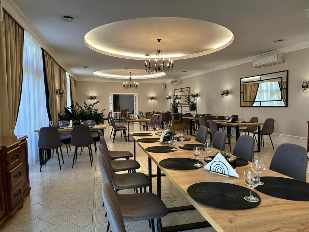 ורשה Centrum Konferencyjno-Apartamentowe Mrowka מראה חיצוני תמונה