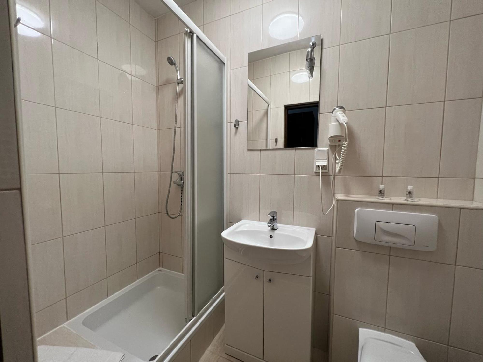 ורשה Centrum Konferencyjno-Apartamentowe Mrowka מראה חיצוני תמונה
