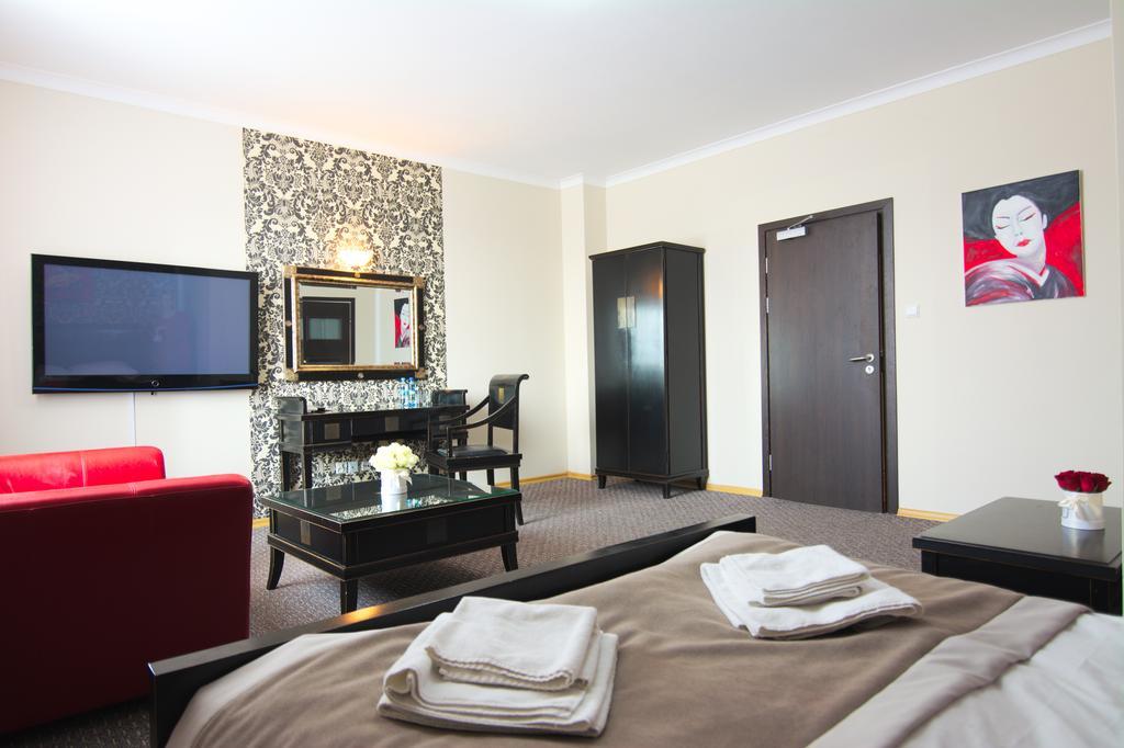 ורשה Centrum Konferencyjno-Apartamentowe Mrowka מראה חיצוני תמונה