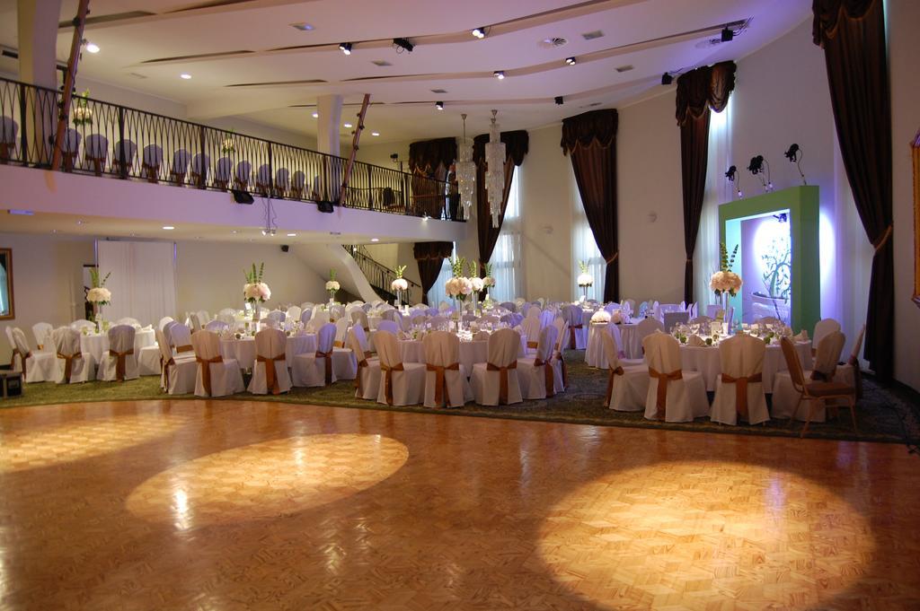 ורשה Centrum Konferencyjno-Apartamentowe Mrowka מראה חיצוני תמונה