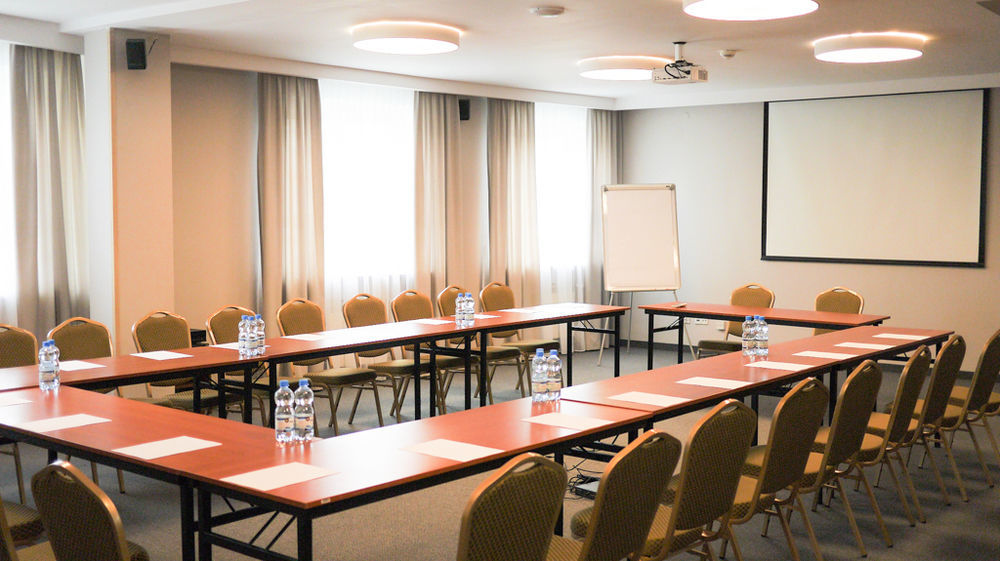 ורשה Centrum Konferencyjno-Apartamentowe Mrowka מראה חיצוני תמונה